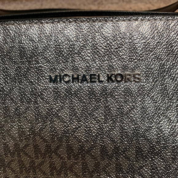 MICHAEL KORS PURSE - Picture 2 of 5